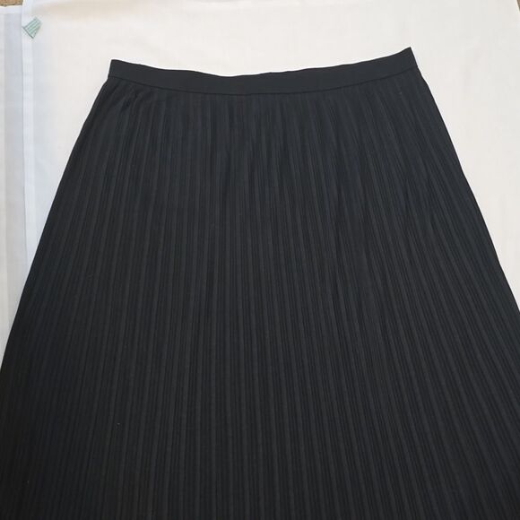Joan Vass Pleated Knee-Length Black Skirt NWT size 3= 16 - Picture 2 of 10